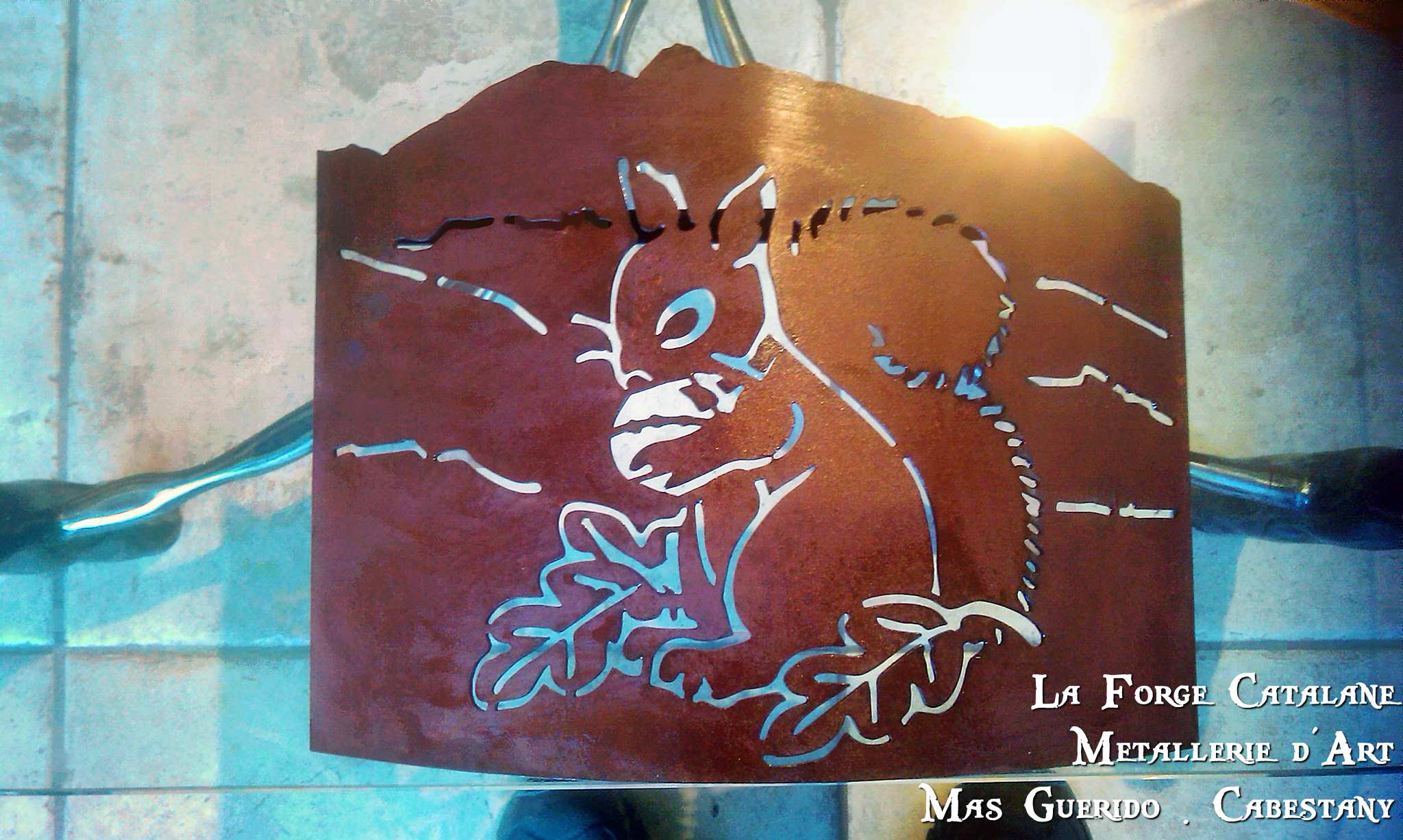 applique en decoupe laser motif ecureil  forge catalane.jpg